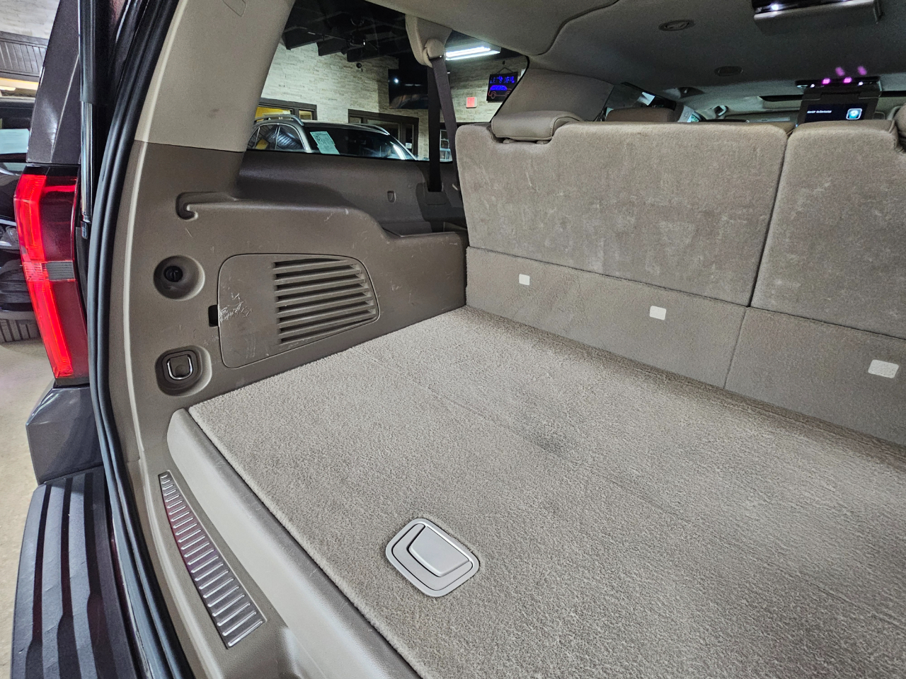 Chevrolet Suburban 2WD 4dr 1500 LT 2018