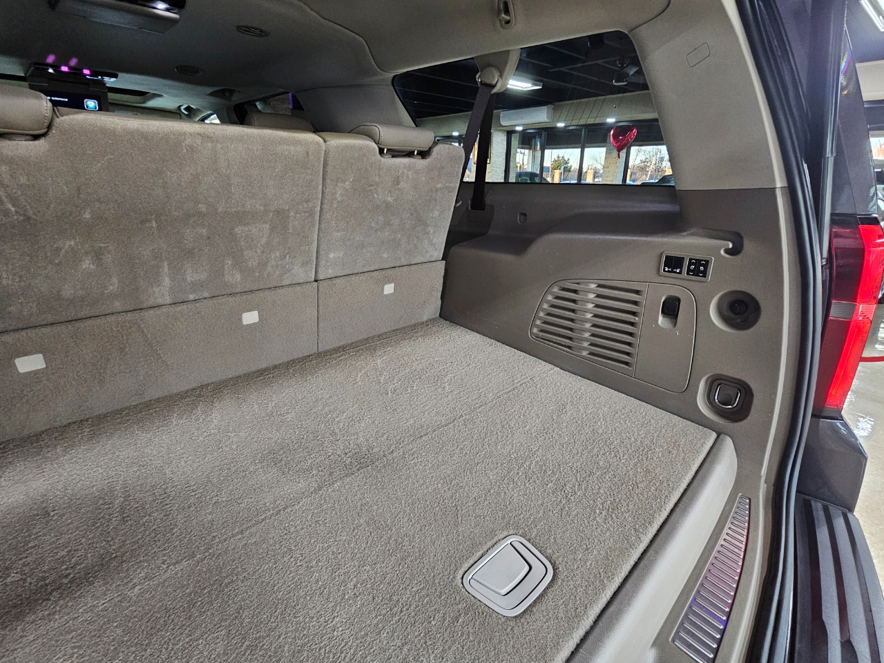 Chevrolet Suburban 2WD 4dr 1500 LT 2018