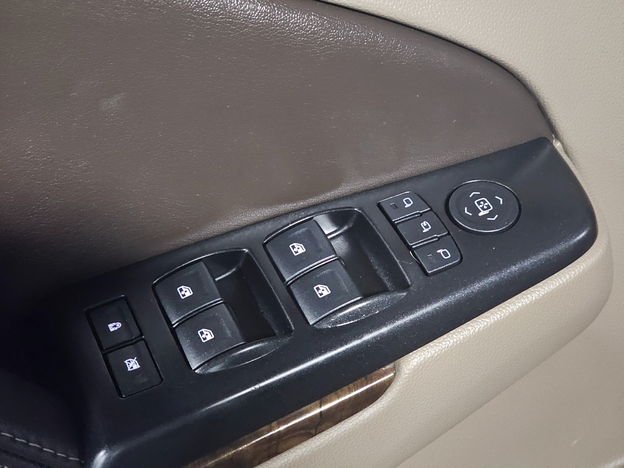 Chevrolet Suburban 2WD 4dr 1500 LT 2018