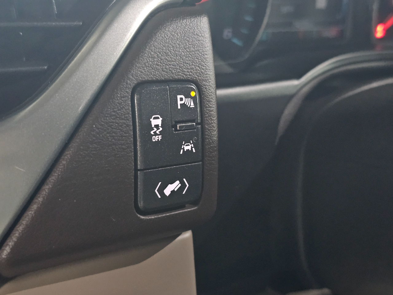 Chevrolet Suburban 2WD 4dr 1500 LT 2018