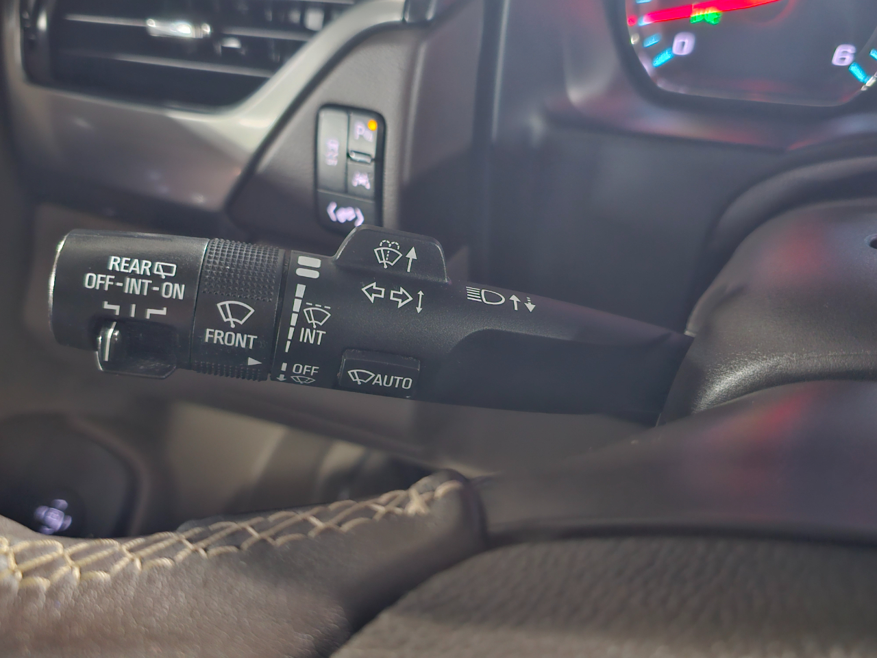 Chevrolet Suburban 2WD 4dr 1500 LT 2018