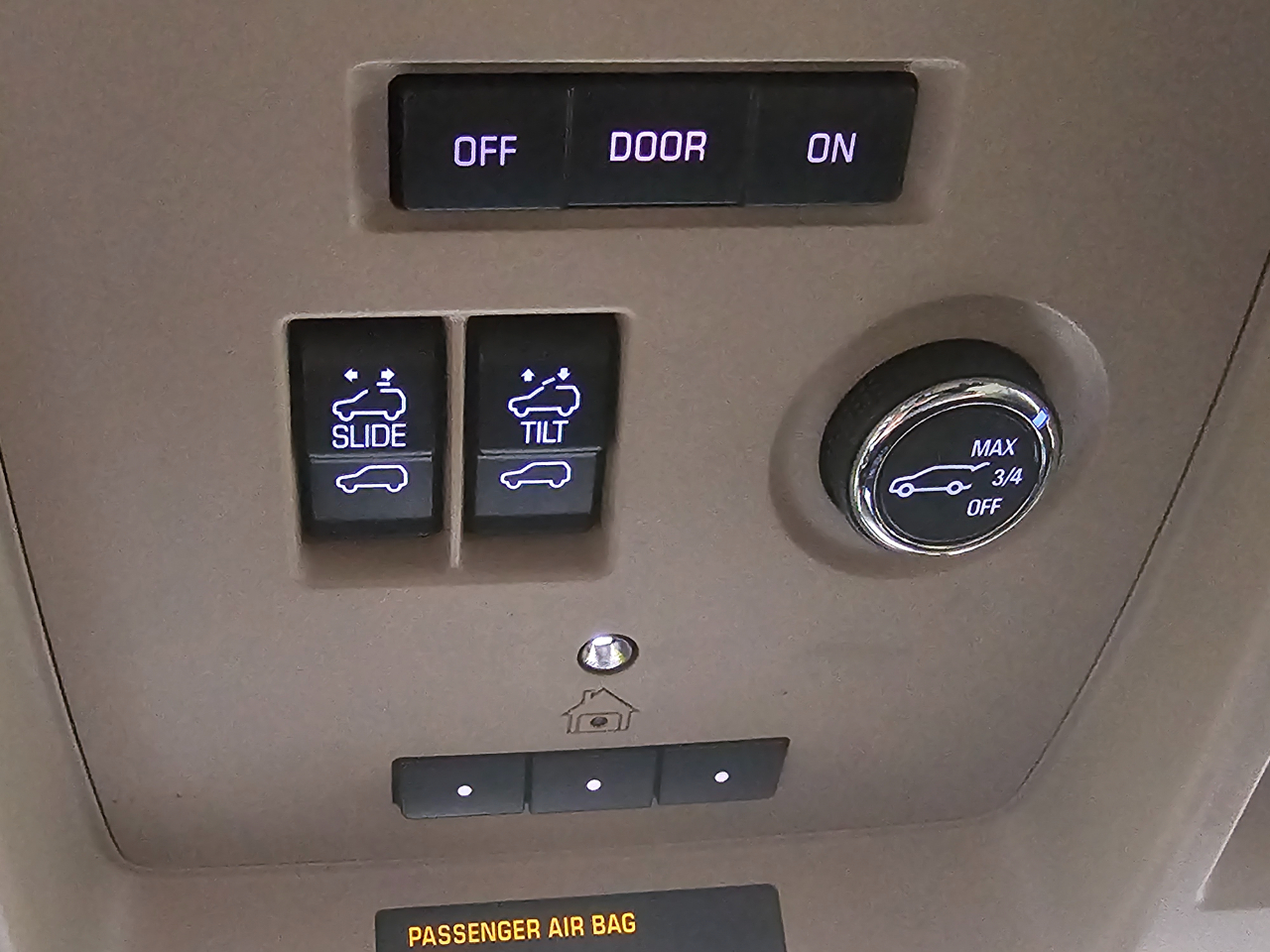 Chevrolet Suburban 2WD 4dr 1500 LT 2018