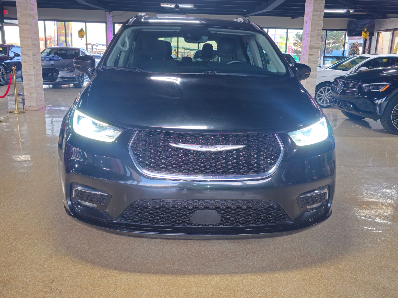 Chrysler Pacifica Touring FWD 2021