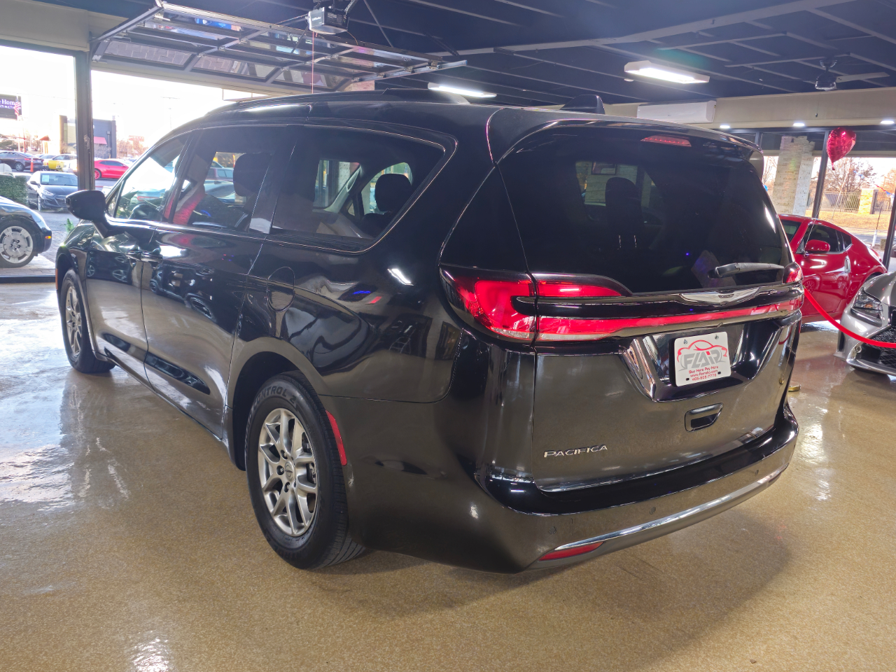 Chrysler Pacifica Touring FWD 2021