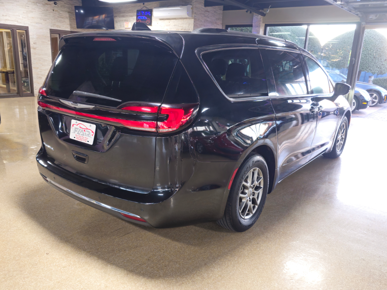 Chrysler Pacifica Touring FWD 2021