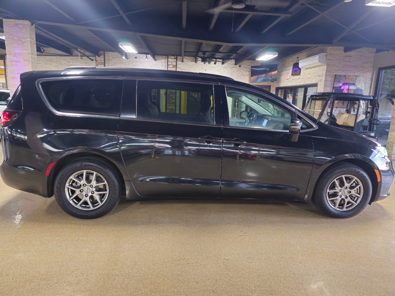 Chrysler Pacifica Touring FWD 2021