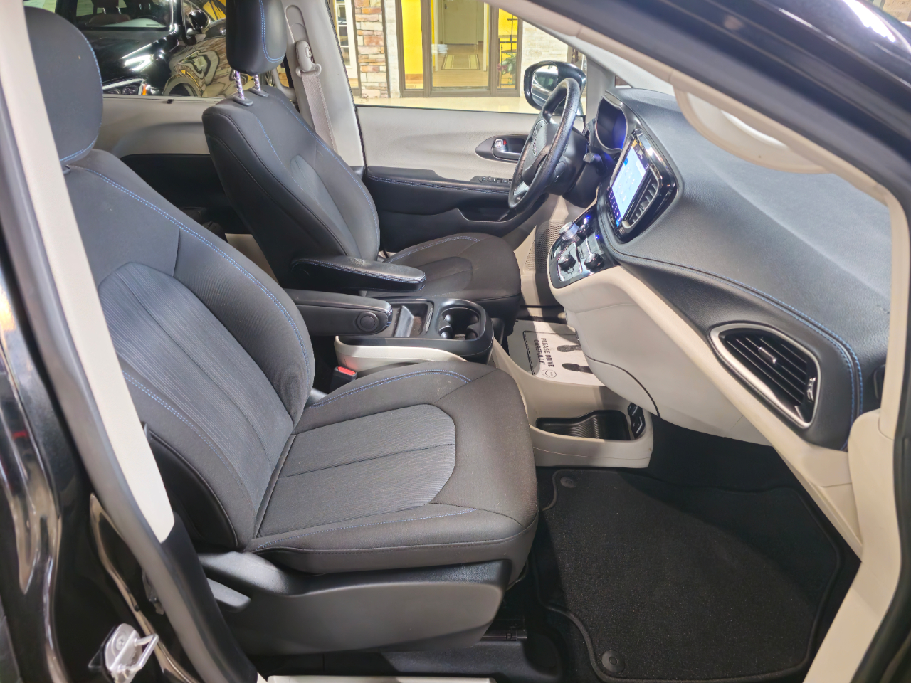 Chrysler Pacifica Touring FWD 2021