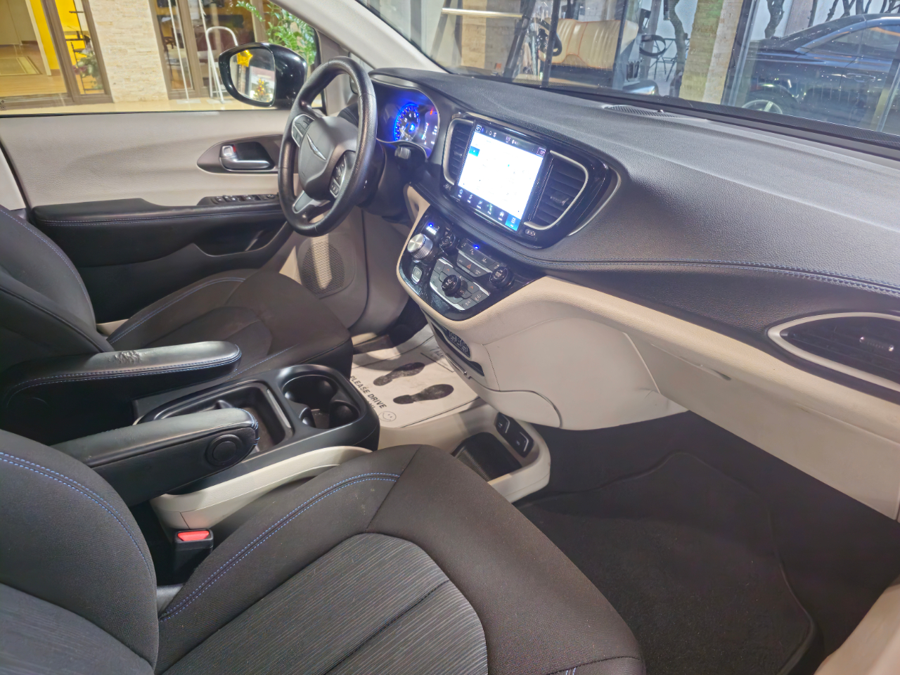 Chrysler Pacifica Touring FWD 2021