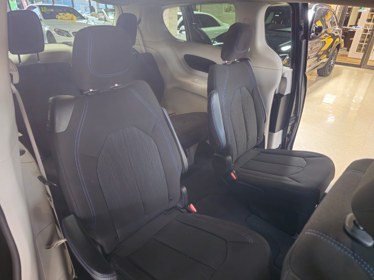 Chrysler Pacifica Touring FWD 2021