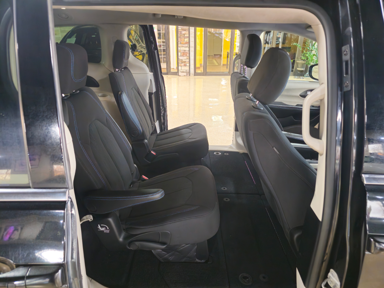 Chrysler Pacifica Touring FWD 2021