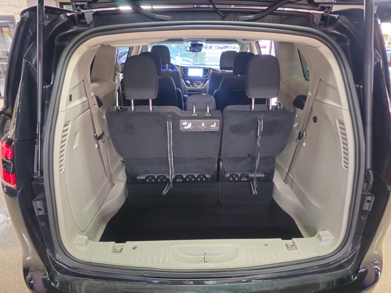 Chrysler Pacifica Touring FWD 2021