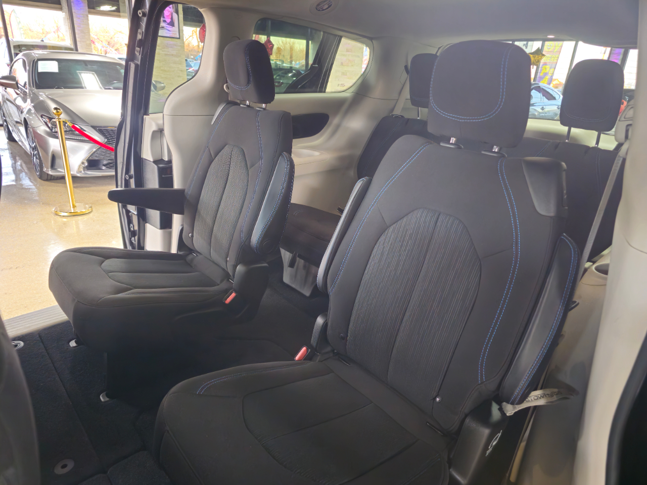 Chrysler Pacifica Touring FWD 2021