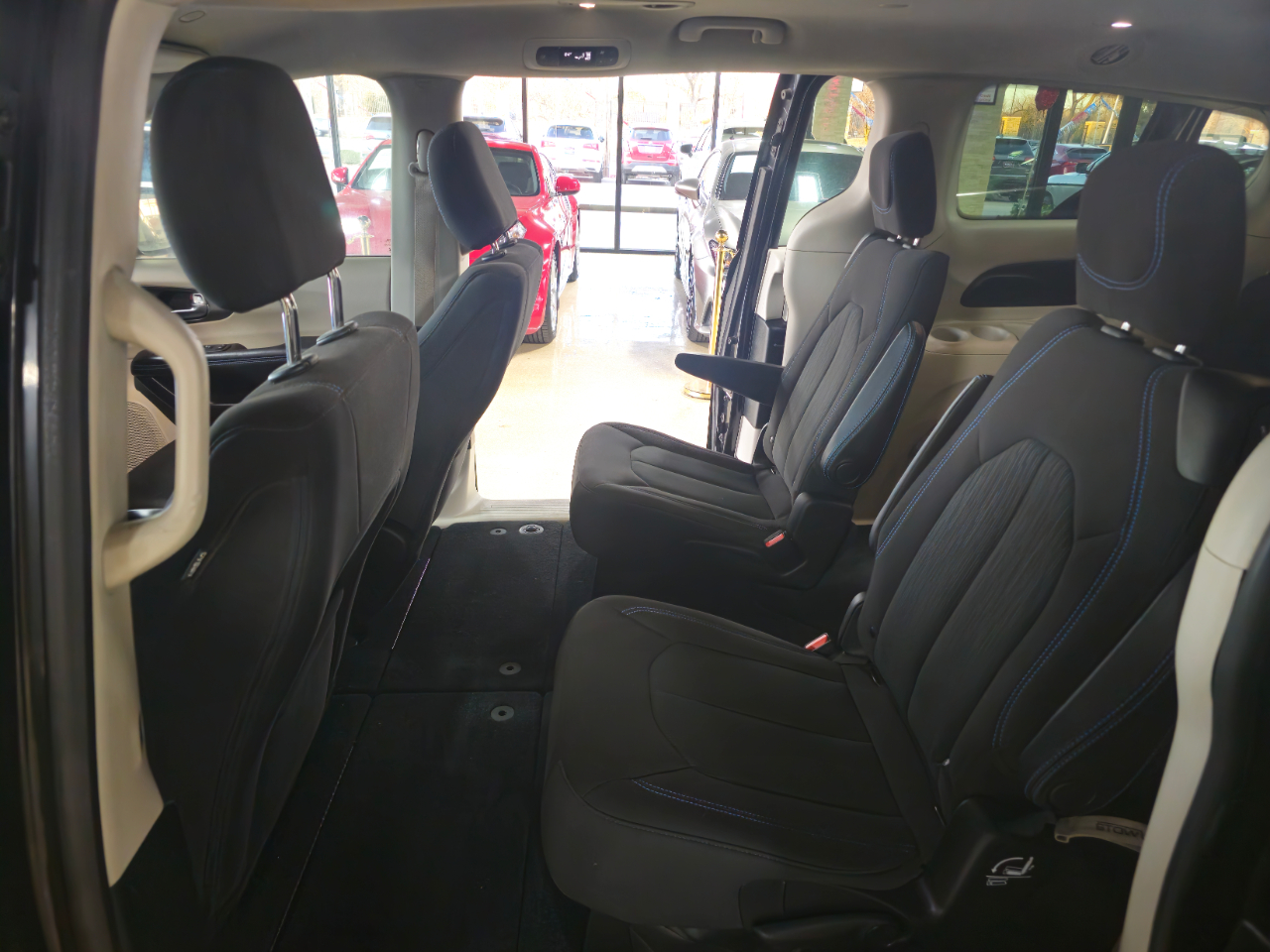 Chrysler Pacifica Touring FWD 2021