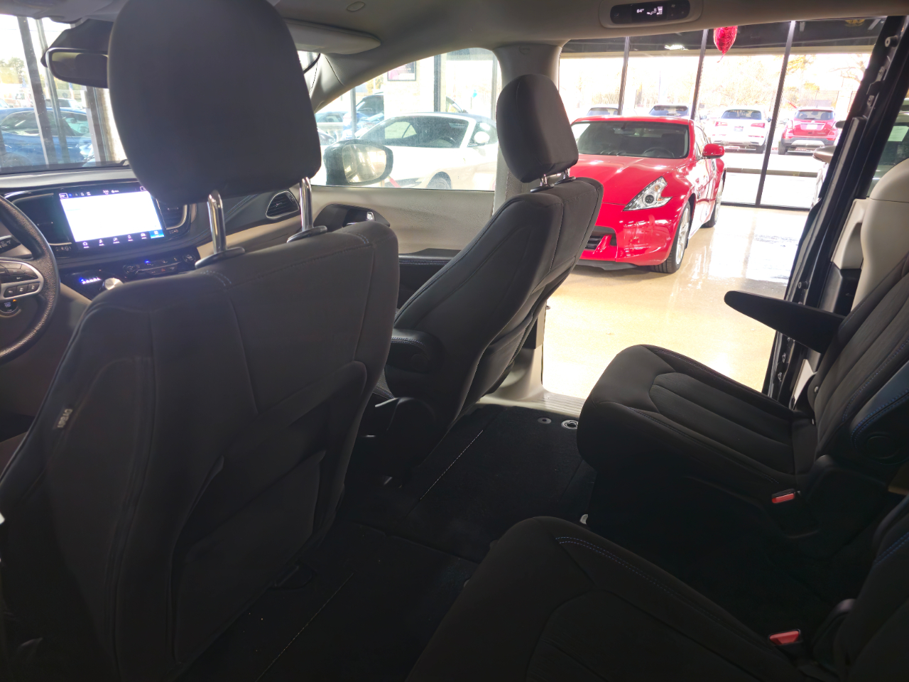 Chrysler Pacifica Touring FWD 2021