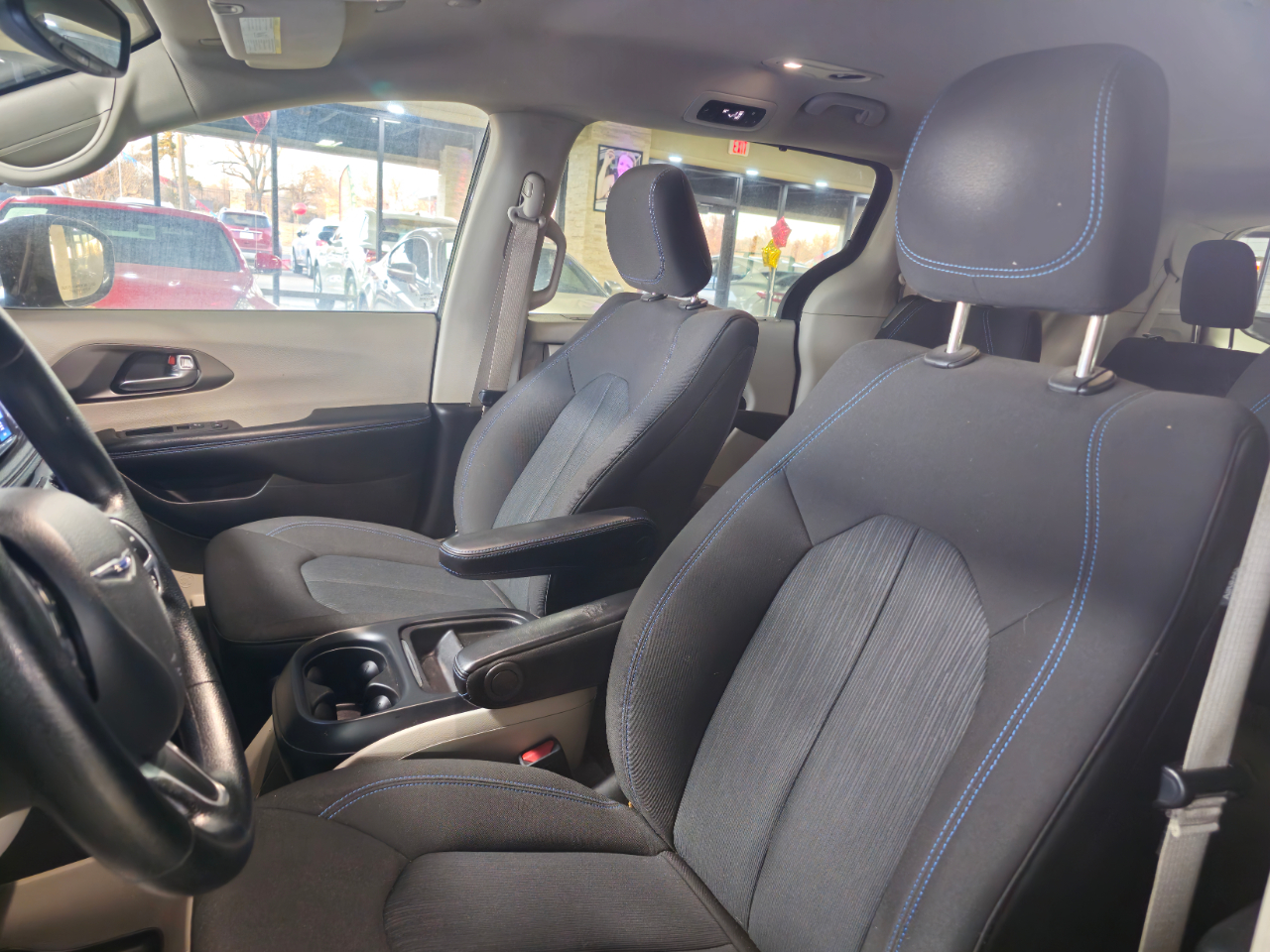 Chrysler Pacifica Touring FWD 2021