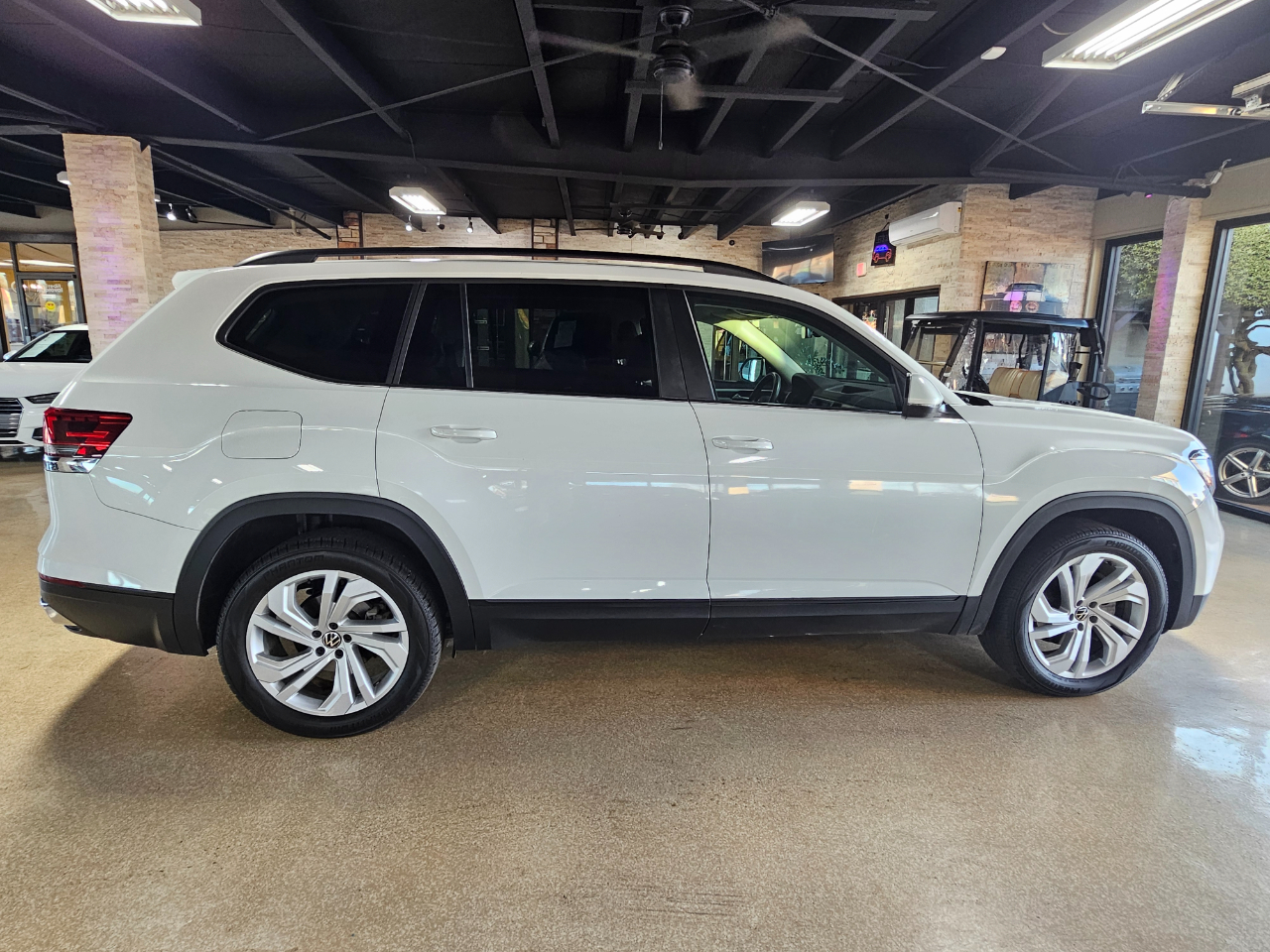 Volkswagen Atlas 3.6L V6 SE w/Technology FWD *Ltd Avail* 2021