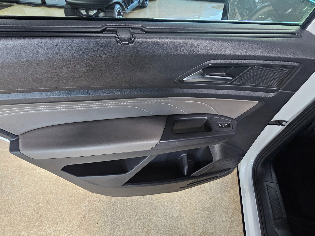 Volkswagen Atlas 3.6L V6 SE w/Technology FWD *Ltd Avail* 2021