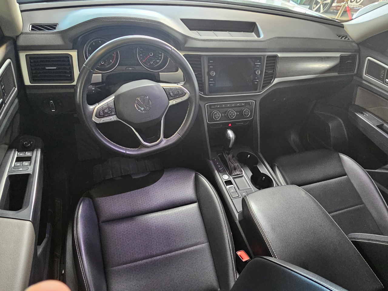 Volkswagen Atlas 3.6L V6 SE w/Technology FWD *Ltd Avail* 2021