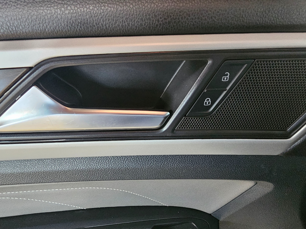 Volkswagen Atlas 3.6L V6 SE w/Technology FWD *Ltd Avail* 2021