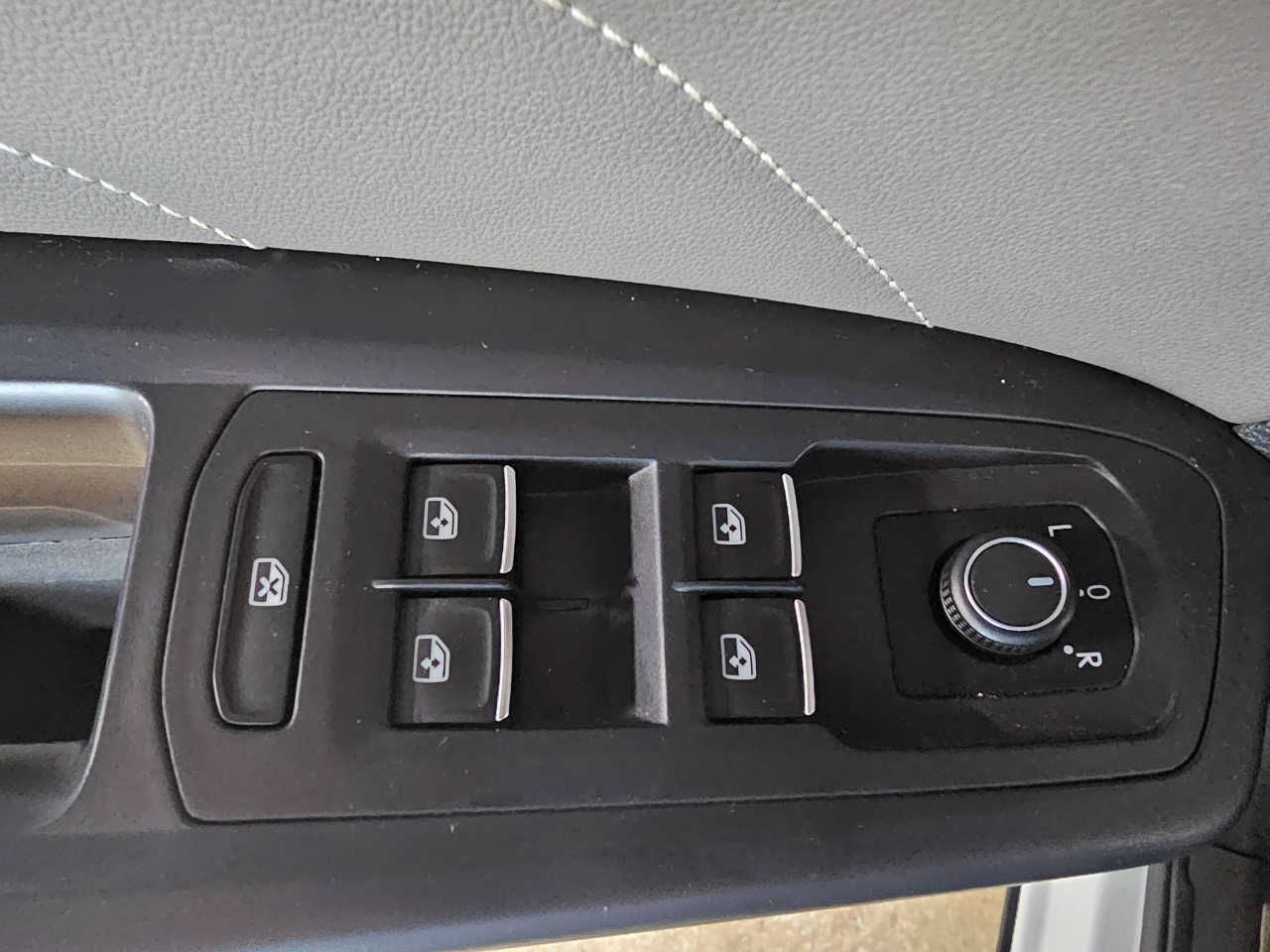 Volkswagen Atlas 3.6L V6 SE w/Technology FWD *Ltd Avail* 2021