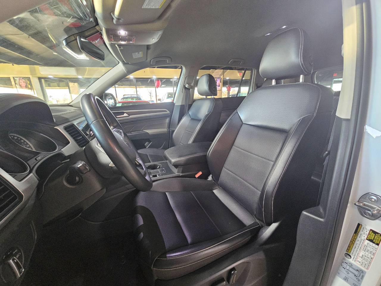 Volkswagen Atlas 3.6L V6 SE w/Technology FWD *Ltd Avail* 2021