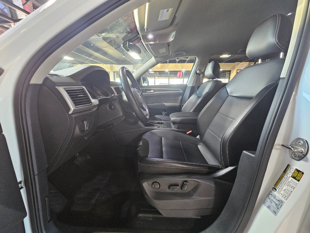 Volkswagen Atlas 3.6L V6 SE w/Technology FWD *Ltd Avail* 2021