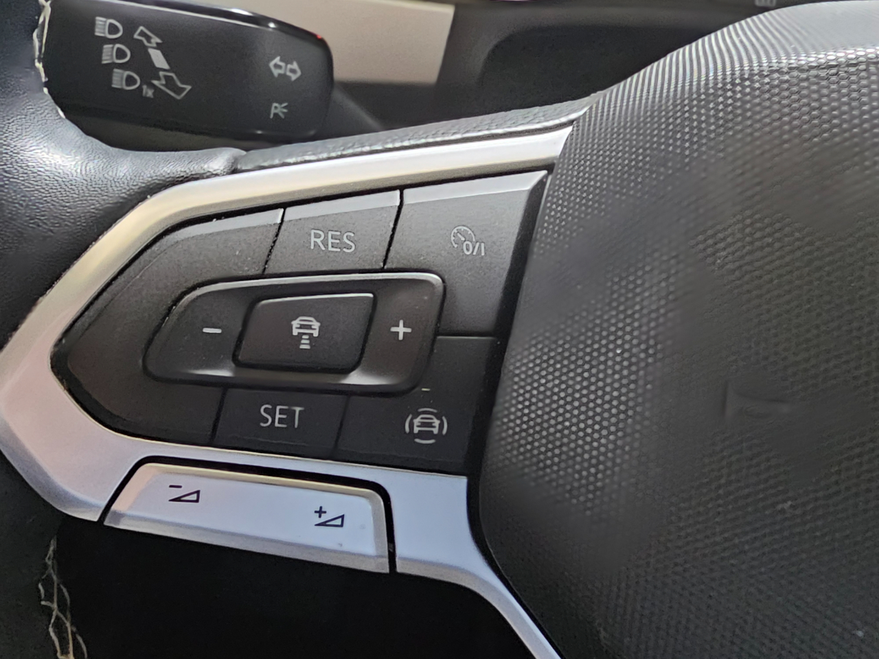 Volkswagen Atlas 3.6L V6 SE w/Technology FWD *Ltd Avail* 2021