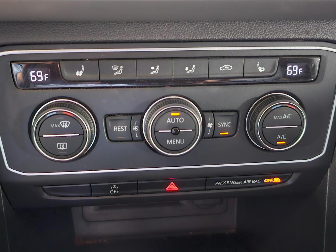 Volkswagen Atlas 3.6L V6 SE w/Technology FWD *Ltd Avail* 2021