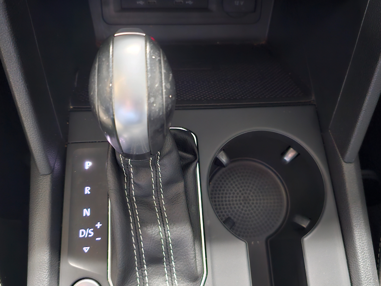 Volkswagen Atlas 3.6L V6 SE w/Technology FWD *Ltd Avail* 2021