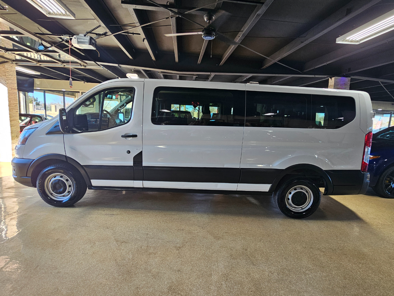 Ford Transit Passenger Wagon T-350 148" Low Roof XL RWD 2021