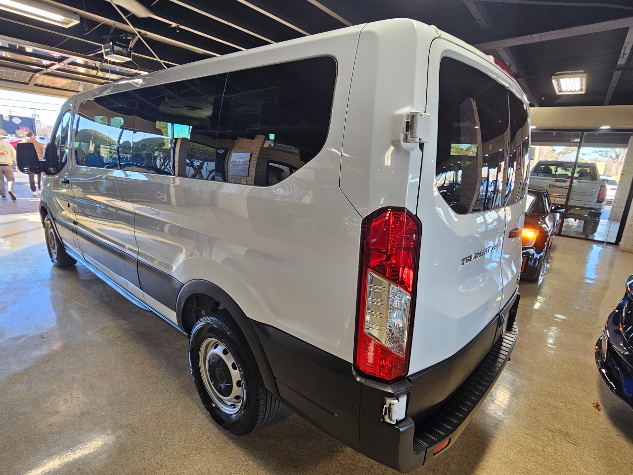 Ford Transit Passenger Wagon T-350 148" Low Roof XL RWD 2021