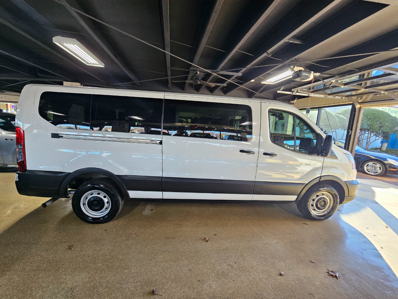 Ford Transit Passenger Wagon T-350 148" Low Roof XL RWD 2021