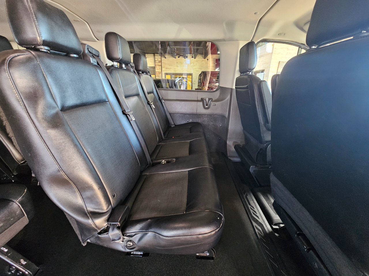 Ford Transit Passenger Wagon T-350 148" Low Roof XL RWD 2021