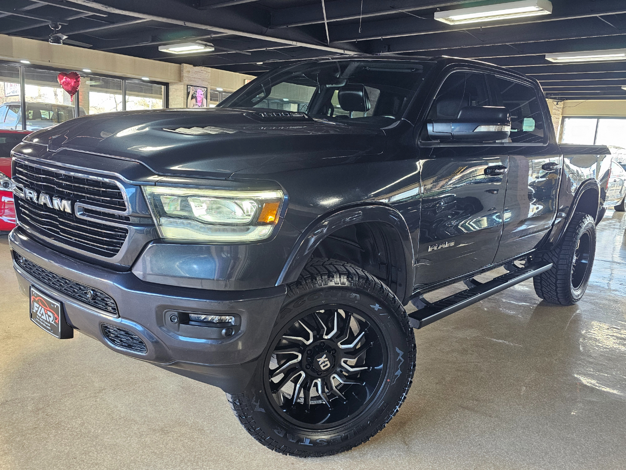 RAM 1500 Laramie 4x4 Crew Cab 5'7" Box 2021