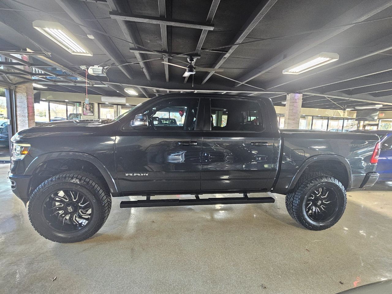 RAM 1500 Laramie 4x4 Crew Cab 5'7" Box 2021