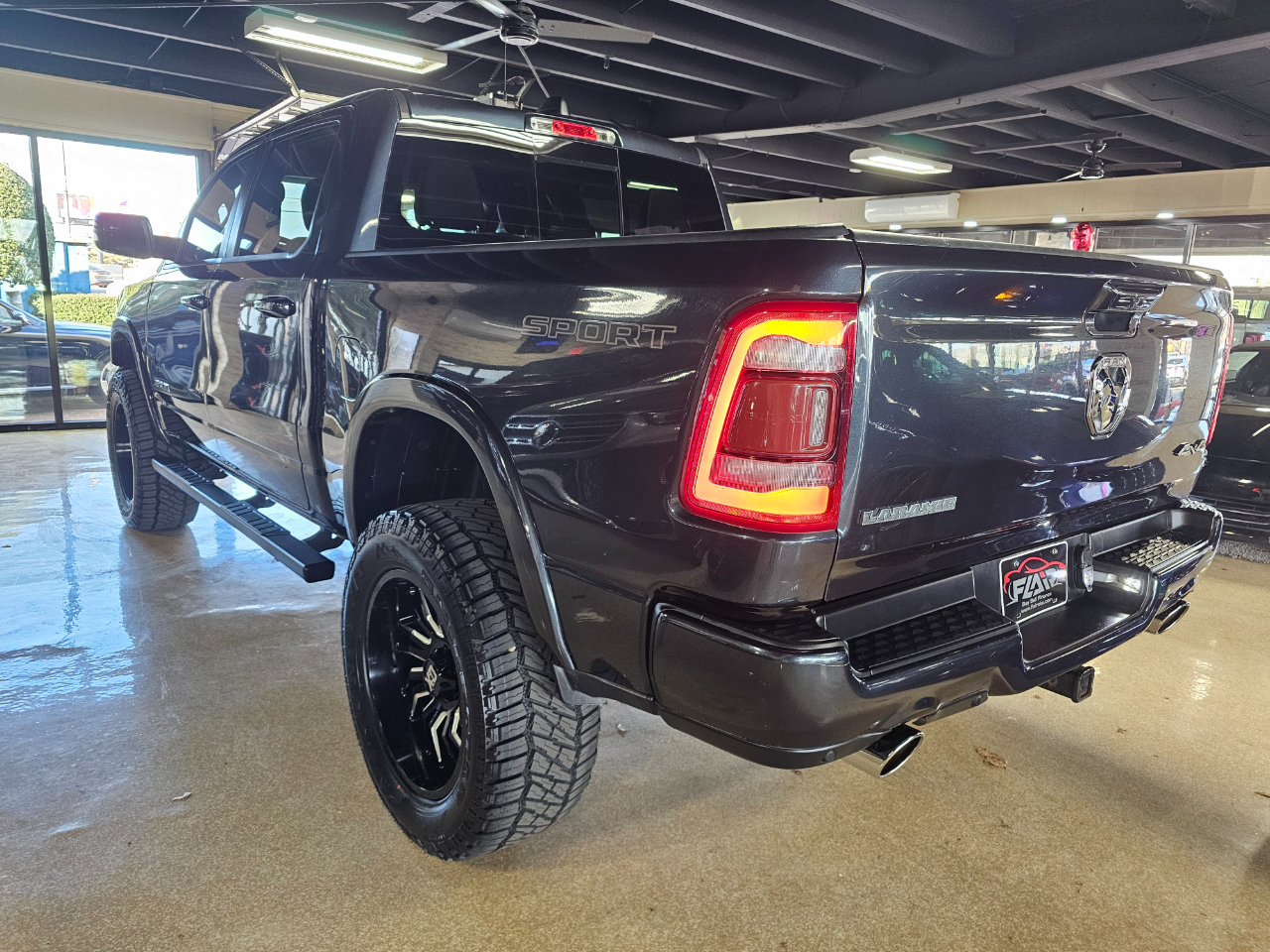 RAM 1500 Laramie 4x4 Crew Cab 5'7" Box 2021