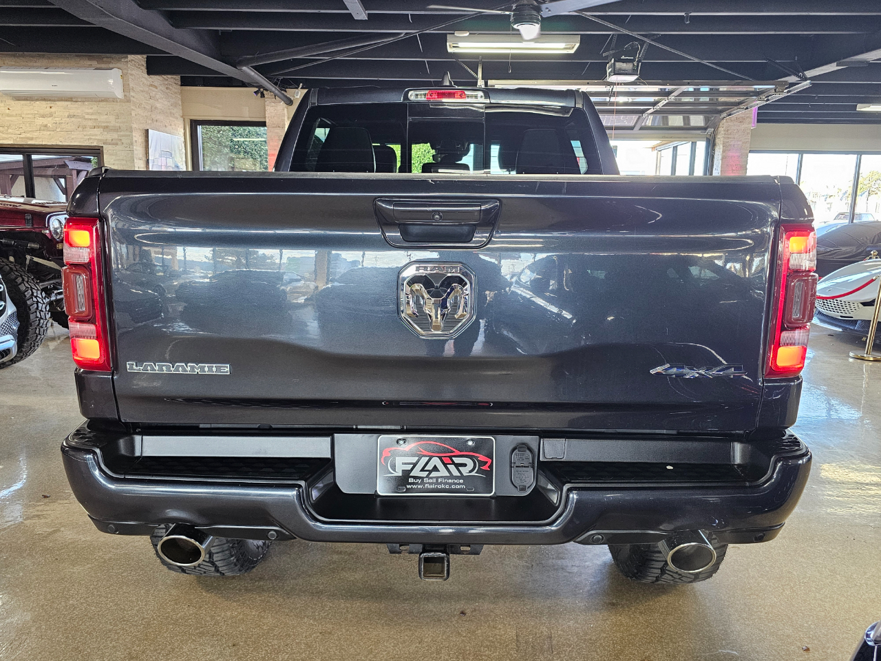 RAM 1500 Laramie 4x4 Crew Cab 5'7" Box 2021