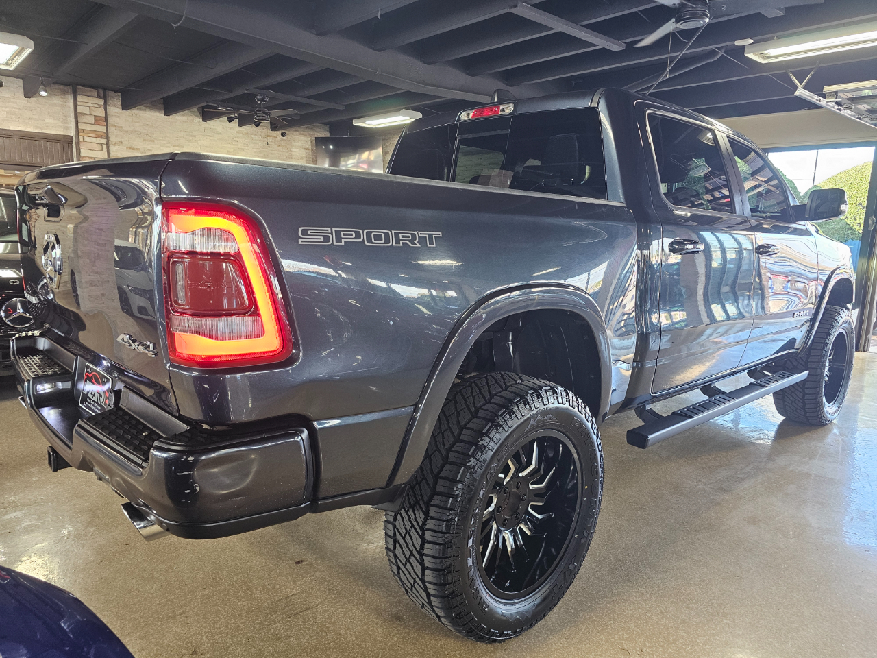 RAM 1500 Laramie 4x4 Crew Cab 5'7" Box 2021