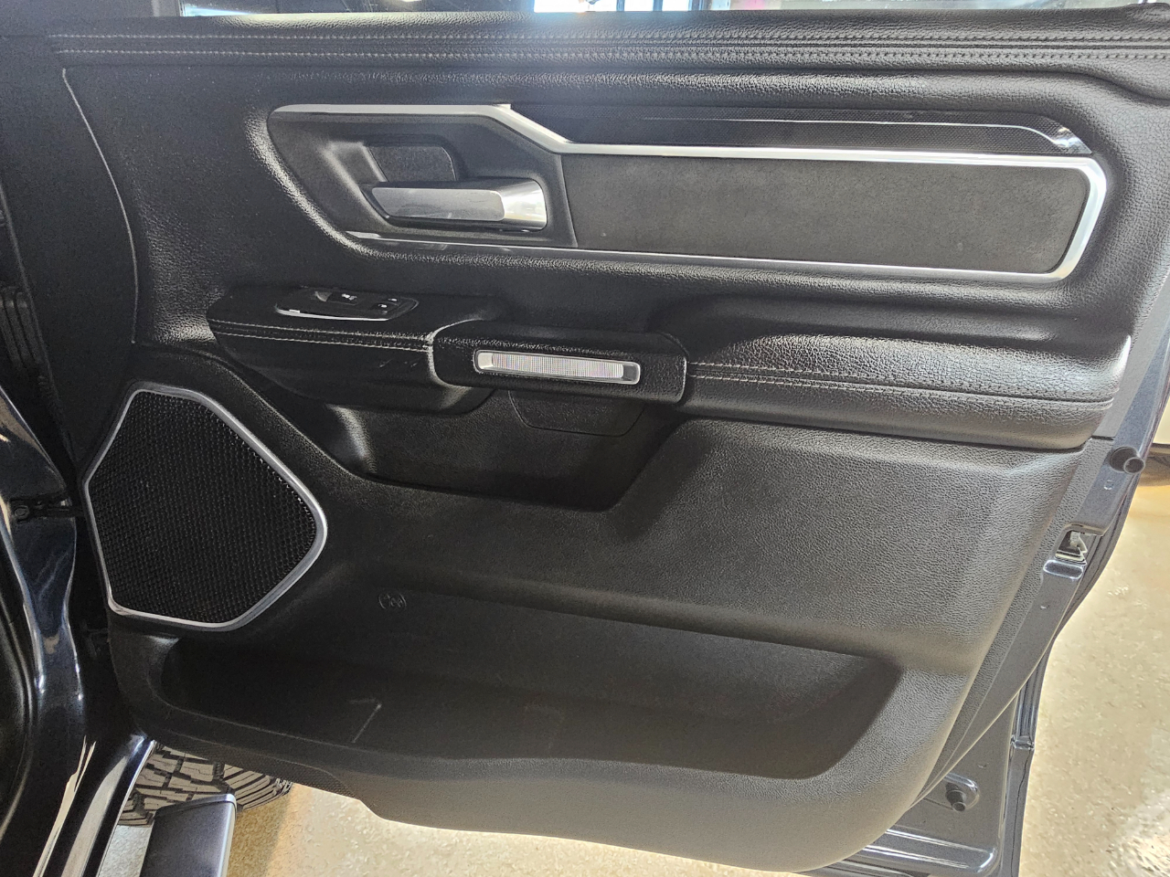 RAM 1500 Laramie 4x4 Crew Cab 5'7" Box 2021