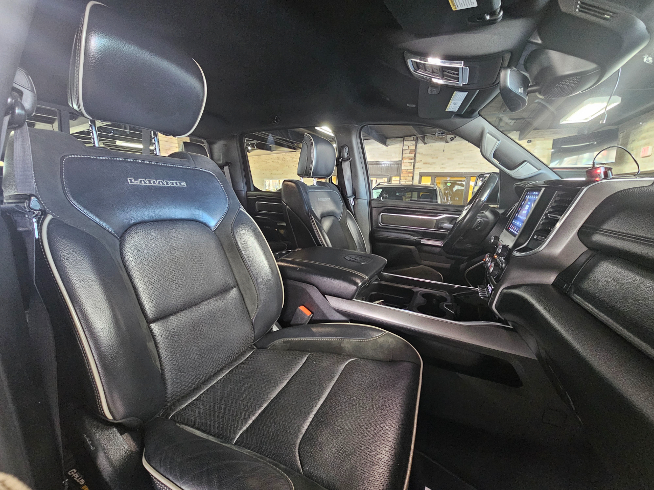 RAM 1500 Laramie 4x4 Crew Cab 5'7" Box 2021