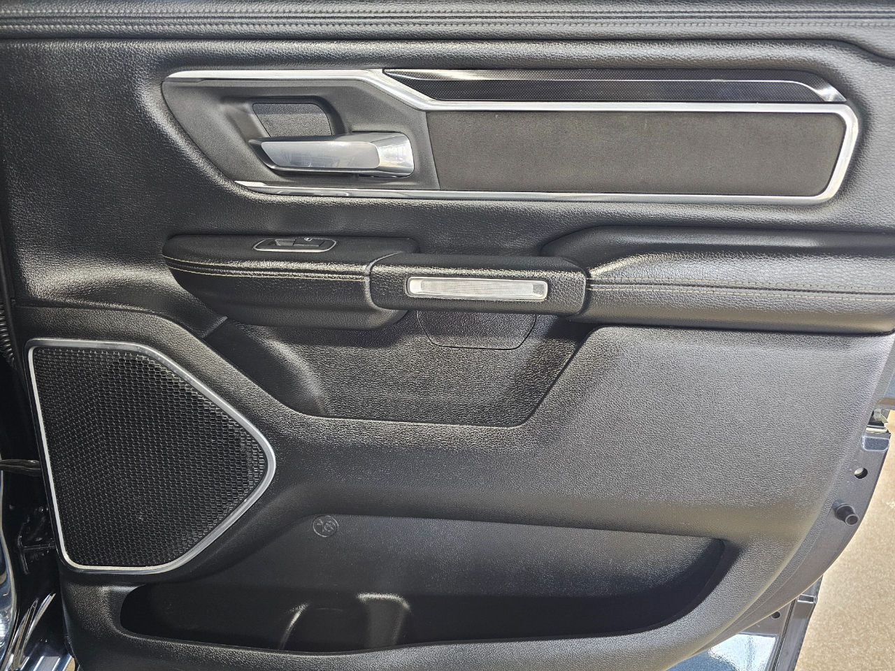 RAM 1500 Laramie 4x4 Crew Cab 5'7" Box 2021