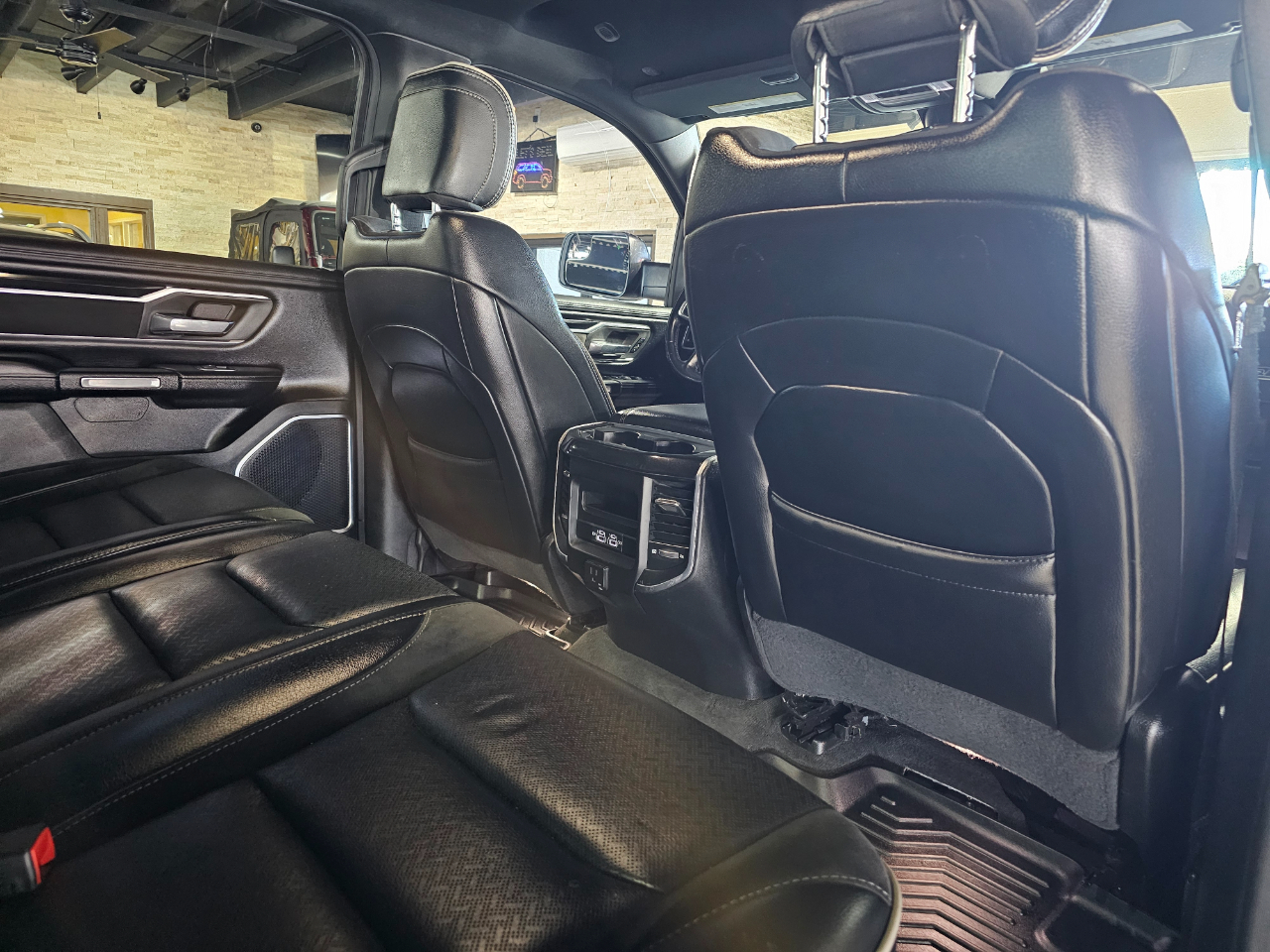 RAM 1500 Laramie 4x4 Crew Cab 5'7" Box 2021