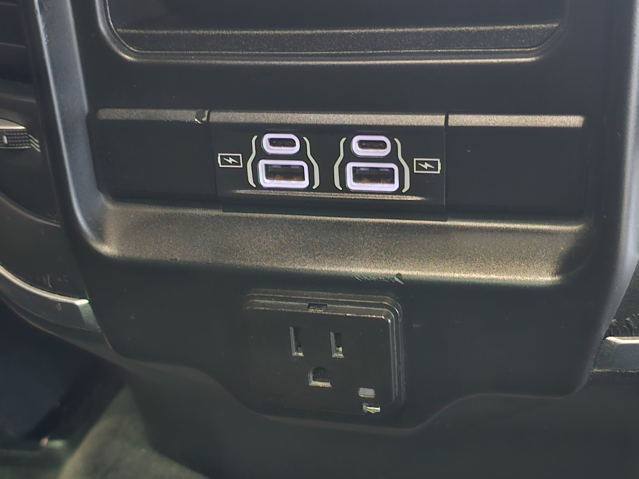 RAM 1500 Laramie 4x4 Crew Cab 5'7" Box 2021