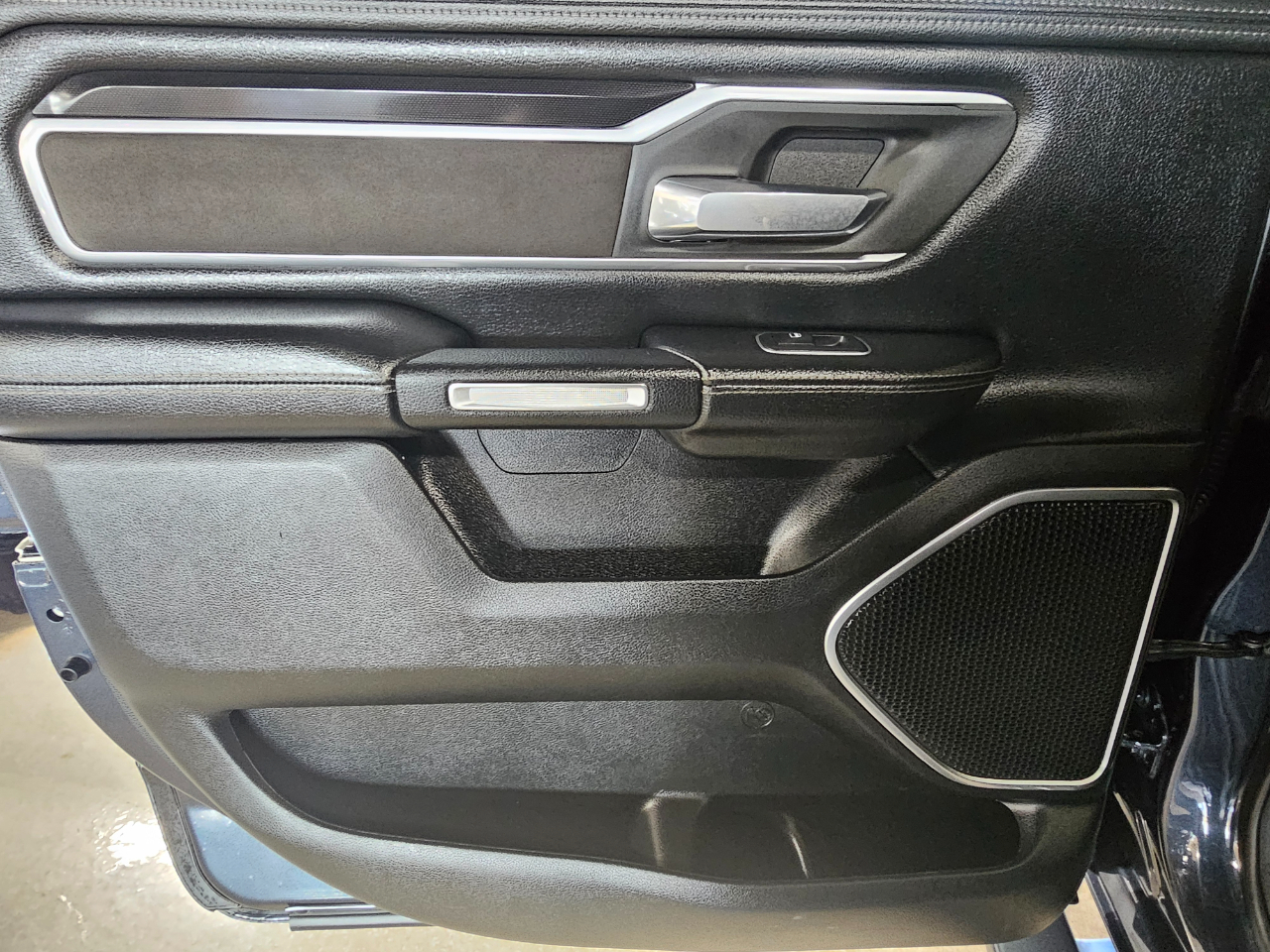 RAM 1500 Laramie 4x4 Crew Cab 5'7" Box 2021