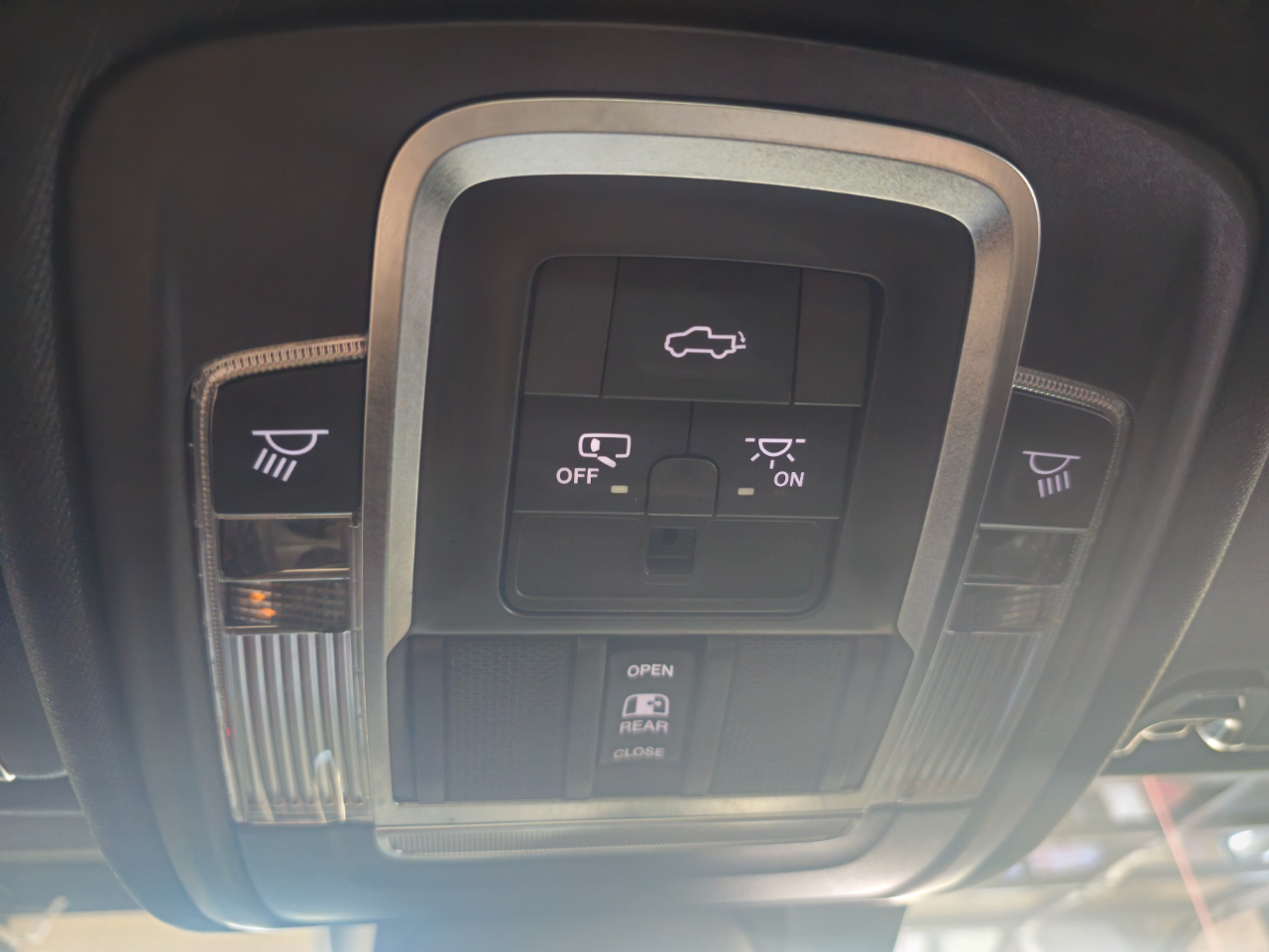 RAM 1500 Laramie 4x4 Crew Cab 5'7" Box 2021