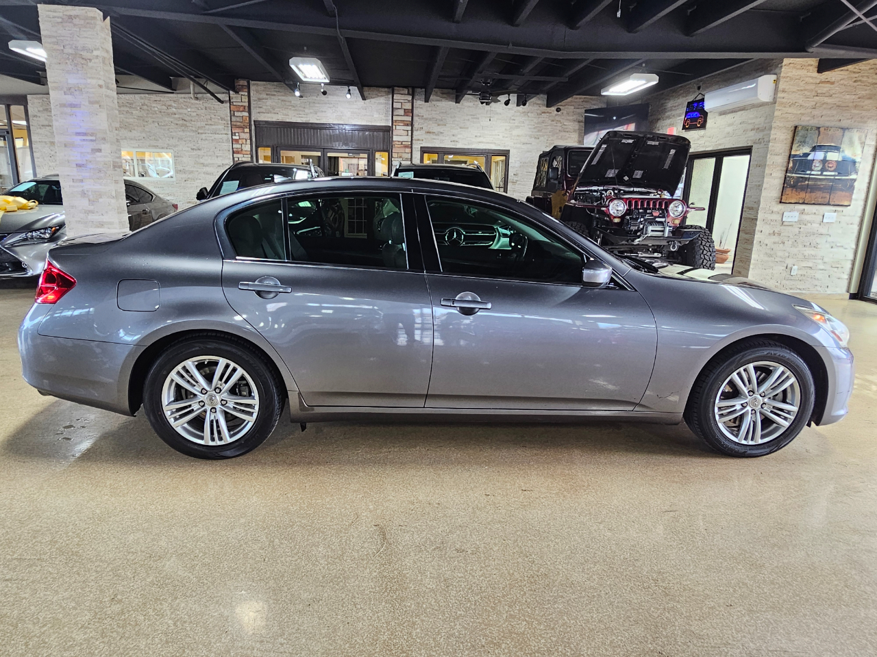 Infiniti G25 Sedan 4dr Journey RWD 2011