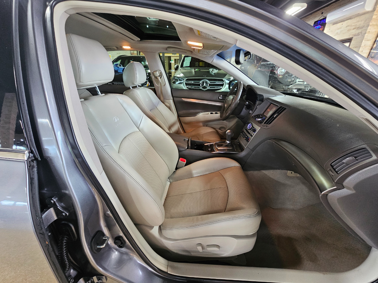 Infiniti G25 Sedan 4dr Journey RWD 2011