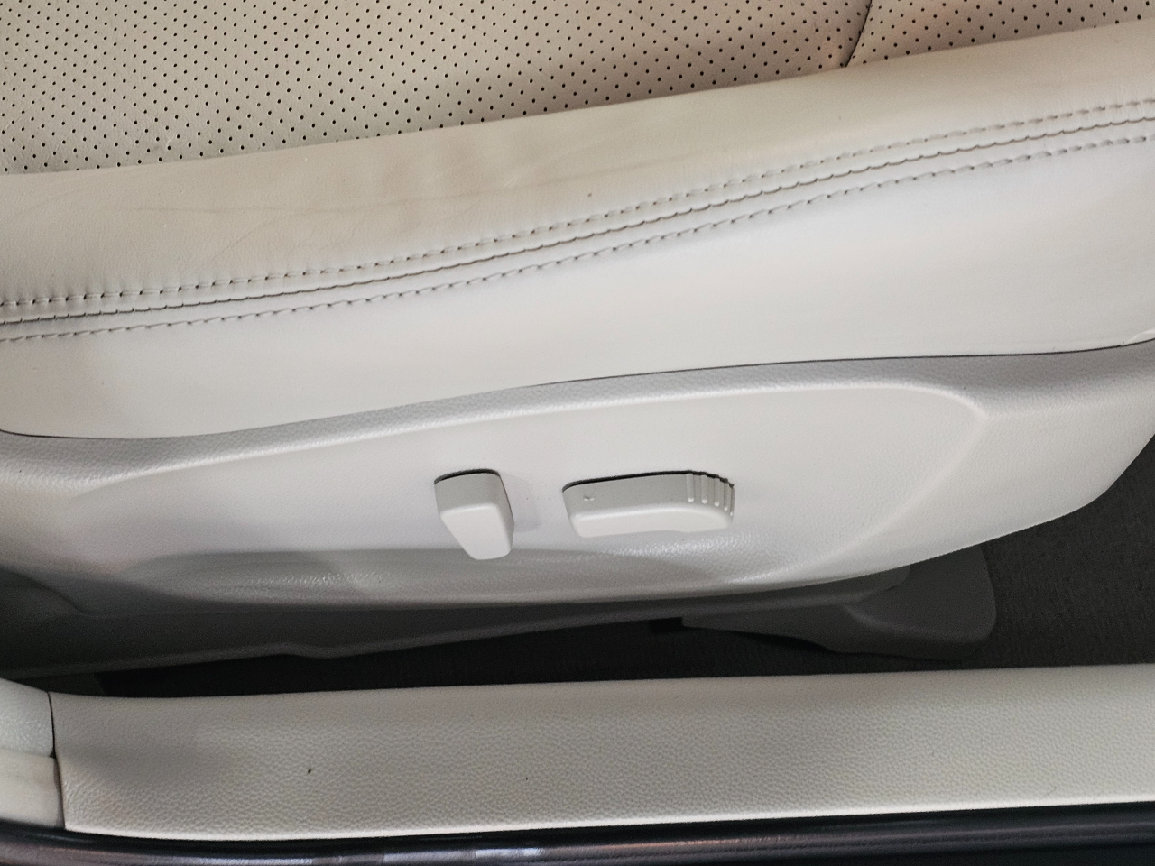 Infiniti G25 Sedan 4dr Journey RWD 2011