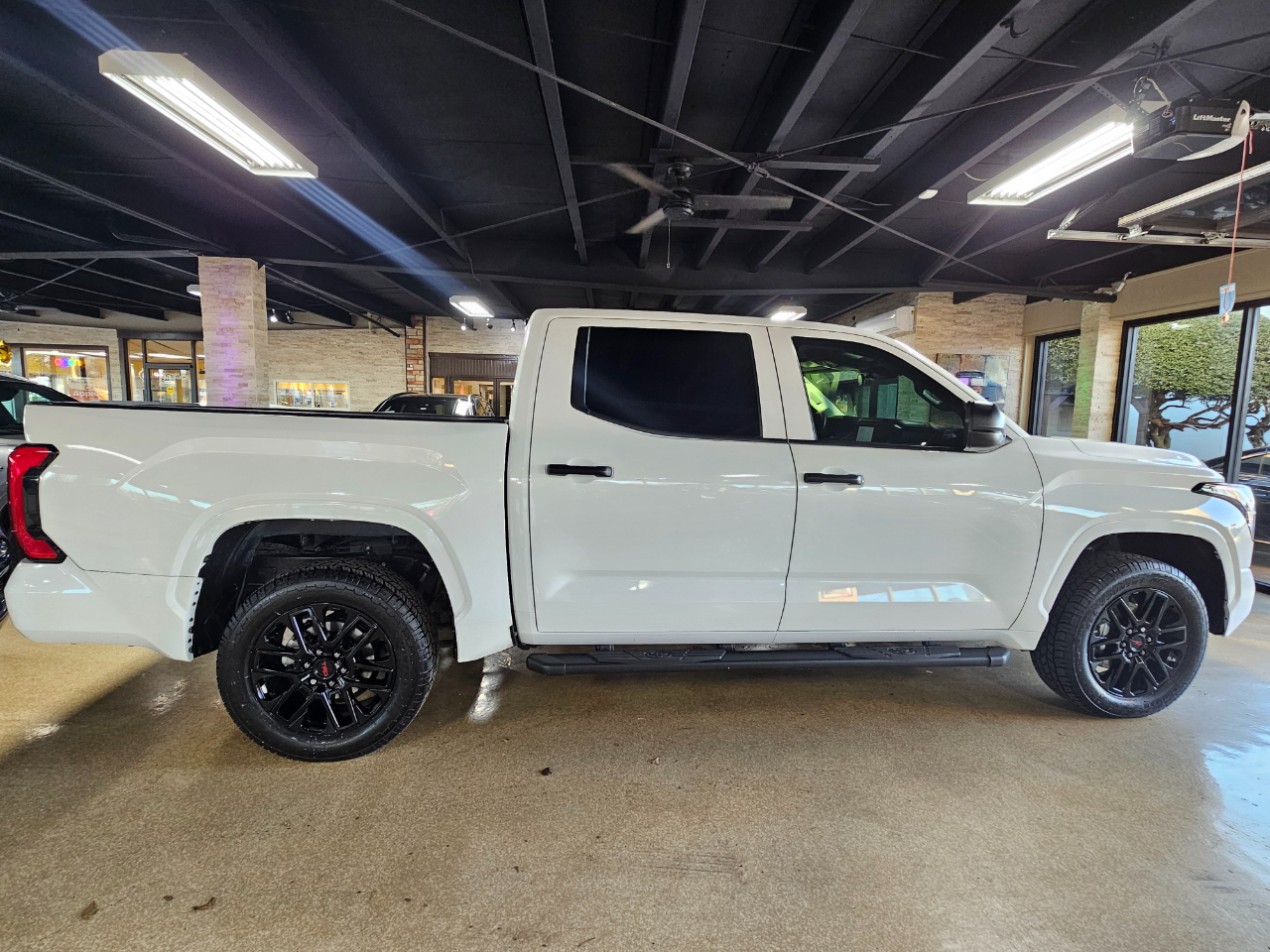 Toyota Tundra 4WD SR CrewMax 5.5' Bed (Natl) 2023