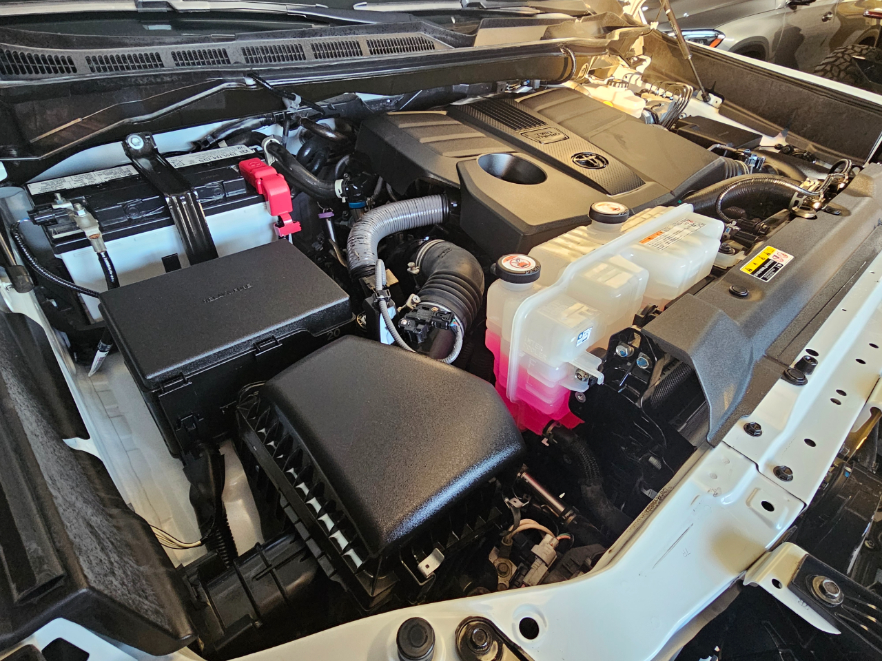 Toyota Tundra 4WD SR CrewMax 5.5' Bed (Natl) 2023